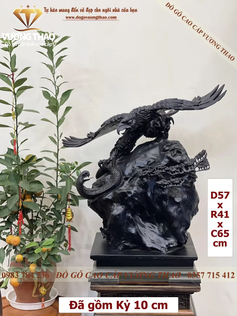 tượng đại bàng bắt rắn gỗ mun sừng (753)
