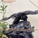tượng đại bàng bắt rắn gỗ mun sừng (754)