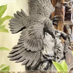 tượng đại bàng bắt rắn gỗ mun sừng (756)