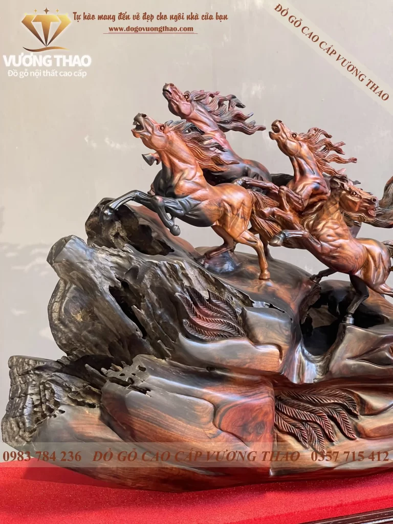 tượng mã đáo thành công gỗ trắc (1696)