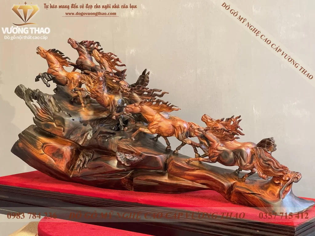 tượng mã đáo thành công gỗ trắc (1699)