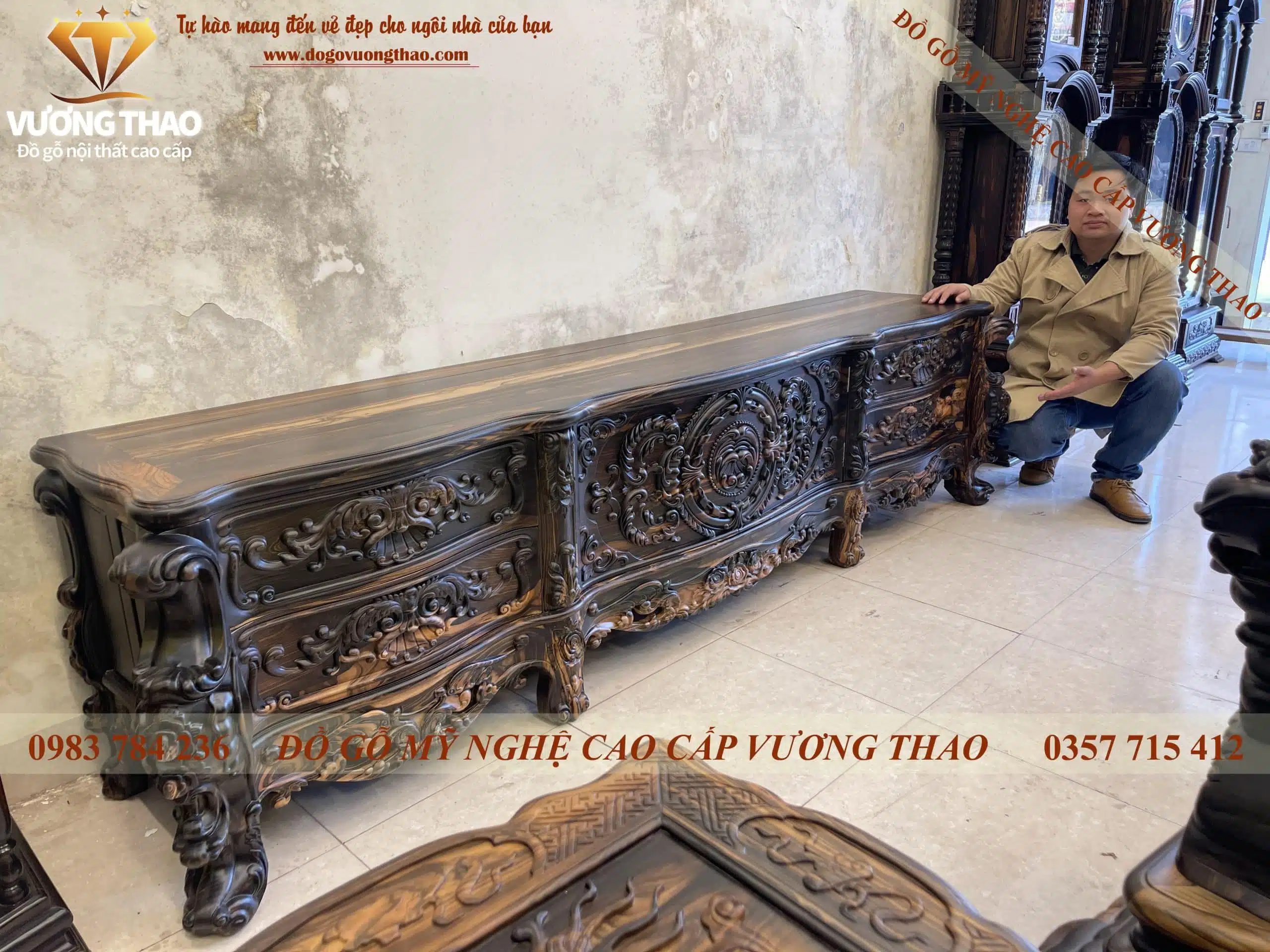 Kệ tivi phòng khách Louis Hoàng Gia gỗ mun hoa Nội thất đồ gỗ cao cấp