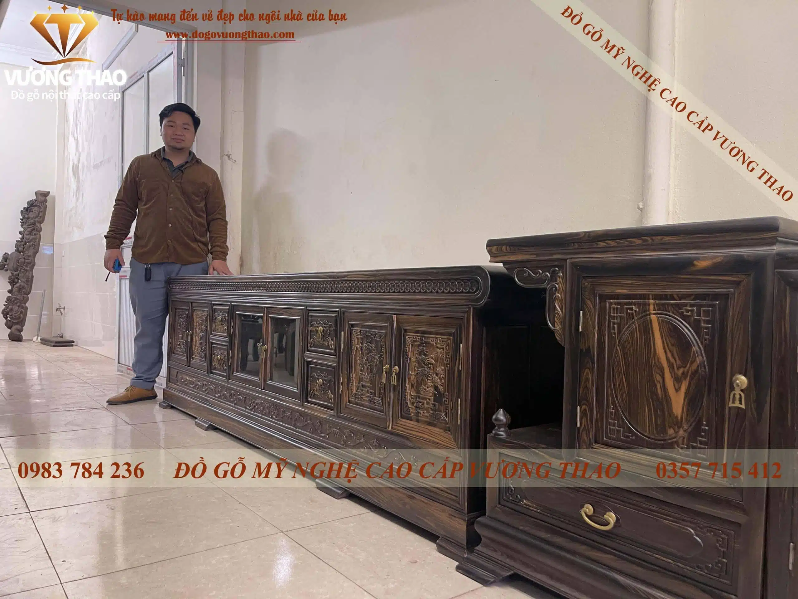 Kệ tivi phòng khách Mõ Đồng Tiền Ván Liền gỗ mun hoa (1)