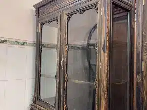 Tủ rượu cánh phẳng 1m17 đục Trúc Mai gỗ Mun hoa