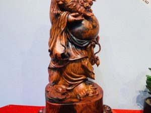 Tượng Phật Di Lặc ôm Nghê gỗ Trắc 1