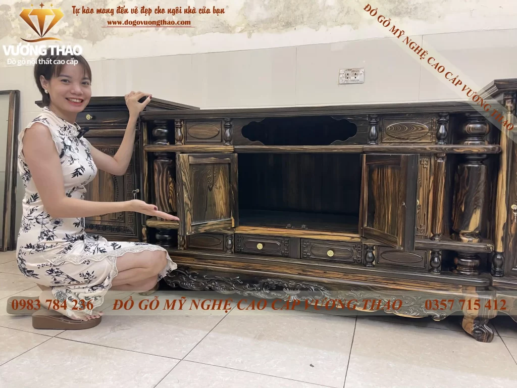 kệ tivi cột nho gỗ mun hoa (1617)