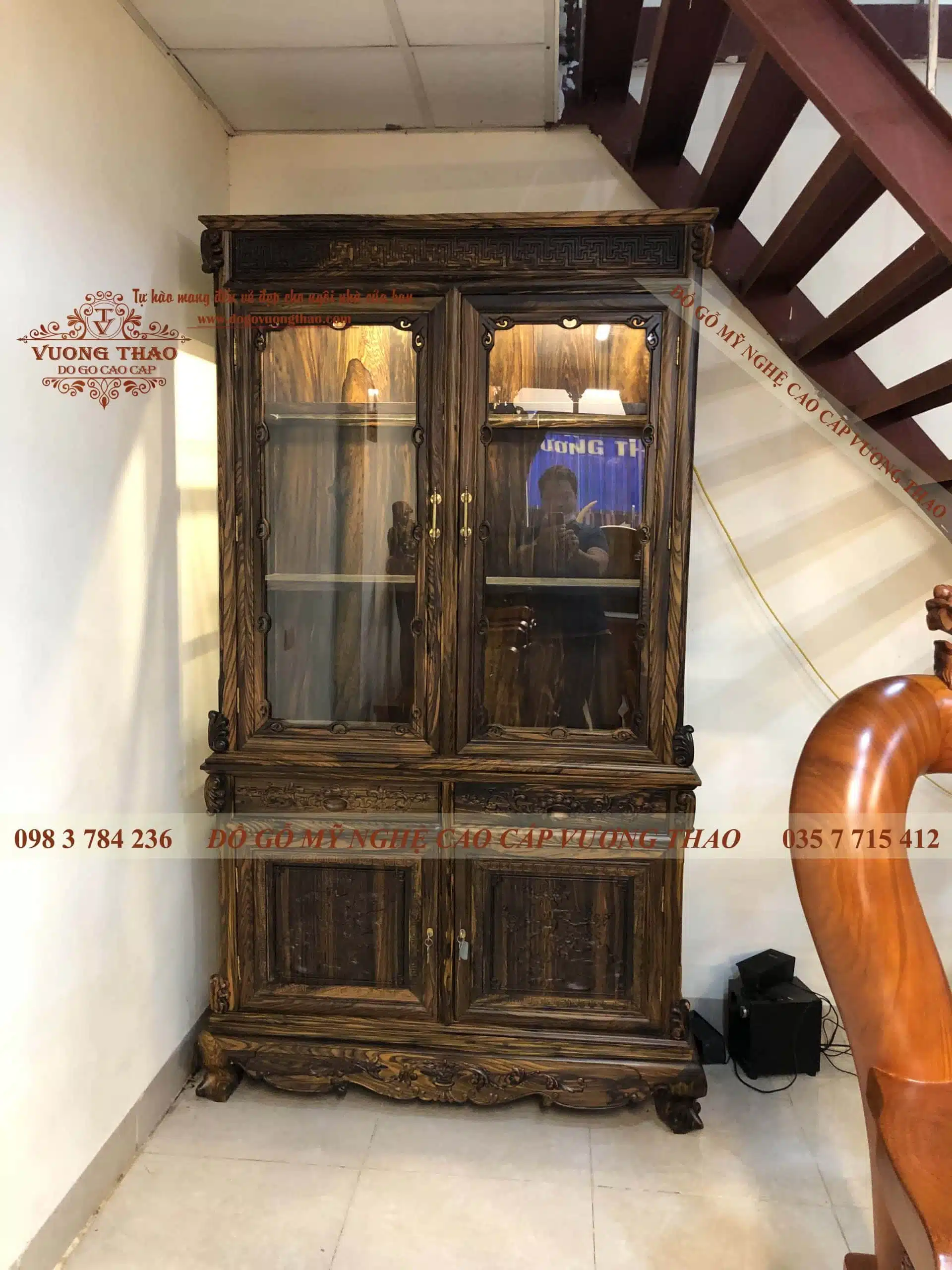 tủ rượu cánh phẳng tùng mai
