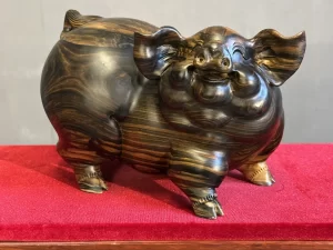 tượng heo gỗ mun hoa (1768)