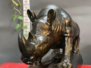 tượng tê giác gỗ mun hoa (335)