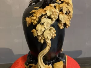 bình nho sóc gỗ mun hoa (1982)
