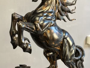 tượng ngựa gỗ mun hoa (1752)