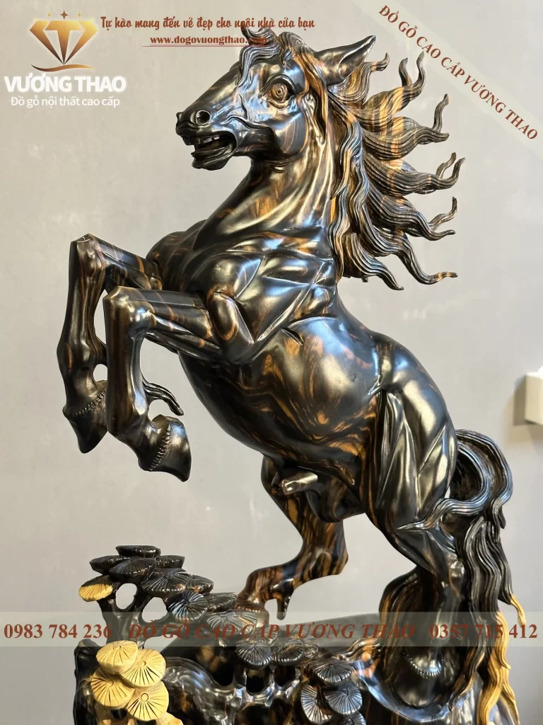 tượng ngựa gỗ mun hoa (1752)