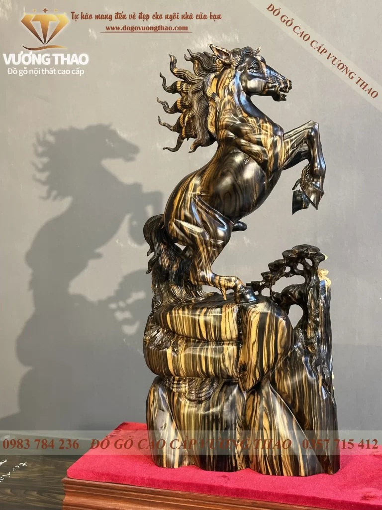 tượng ngựa gỗ mun hoa (1754)