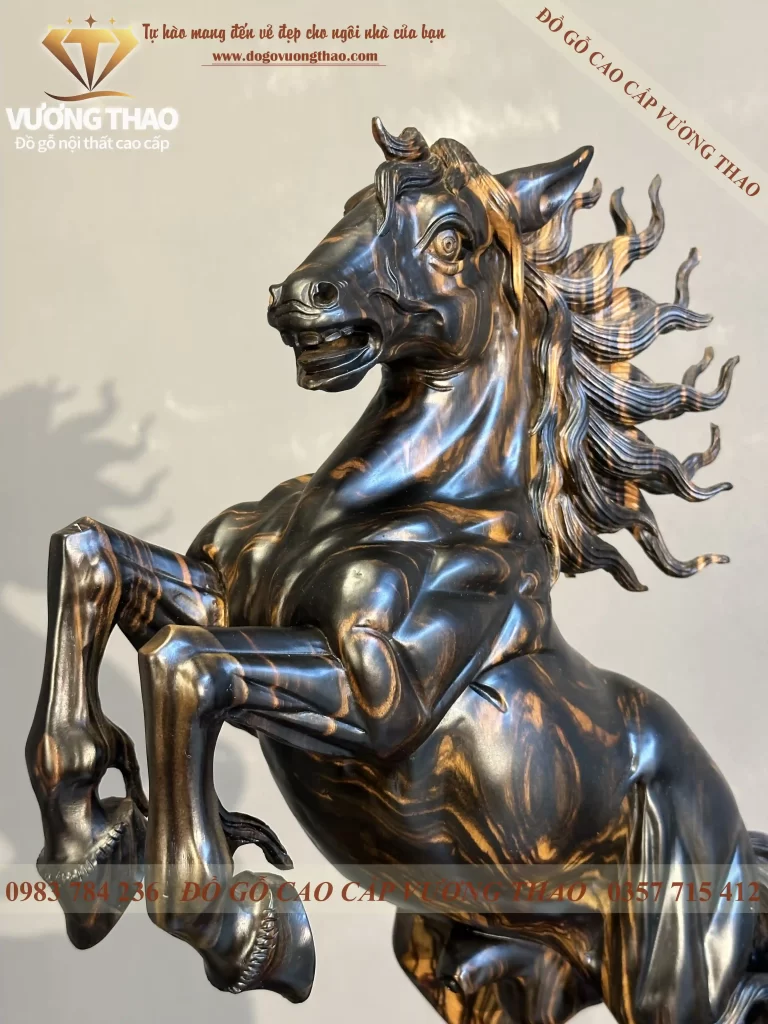tượng ngựa gỗ mun hoa (1755)