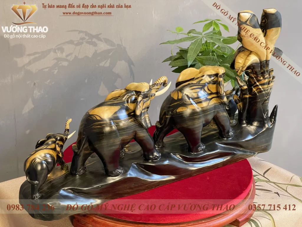 tượng gia đình voi gỗ mun hoa (1688)