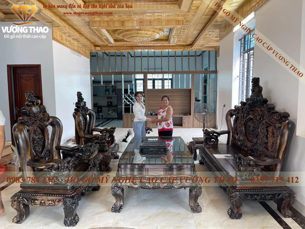 Bàn giao Nghê Bảo Đỉnh 5 đầu cột 16 gỗ Mun Lào về Bắc Giang