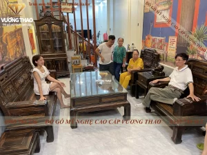 Bàn giao bộ bàn ghế Quốc Sắc Thiên Hương gỗ Mun hoa về Hà Nội (1459)