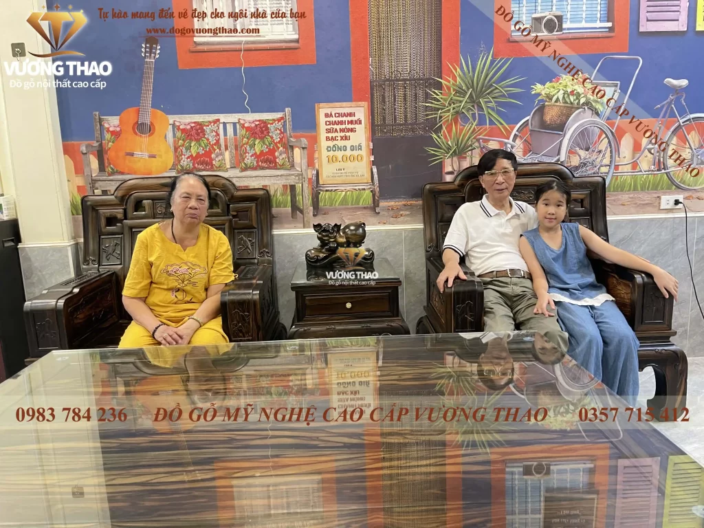 Bàn giao bộ bàn ghế Quốc Sắc Thiên Hương gỗ Mun hoa về Hà Nội (1460)