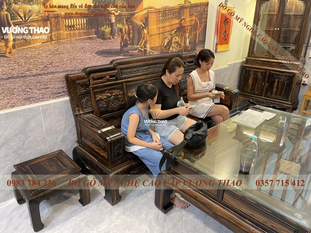 Bàn giao bộ bàn ghế Quốc Sắc Thiên Hương gỗ Mun hoa về Hà Nội (1461)