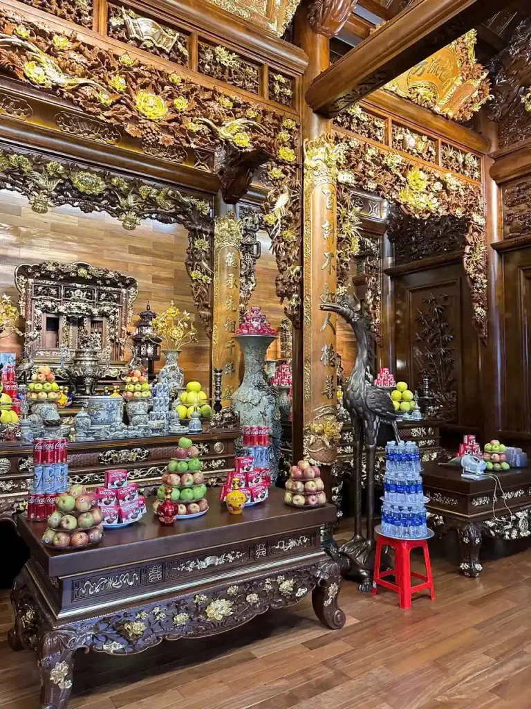 Cửa võng trong nhà 3 gian (1537)