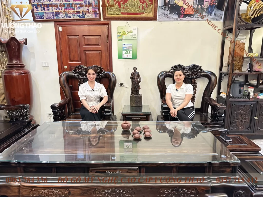 Bàn giao bộ bàn ghế Minh Quốc Voi cột 14 gỗ Mun hoa về Hà Đông (2067)
