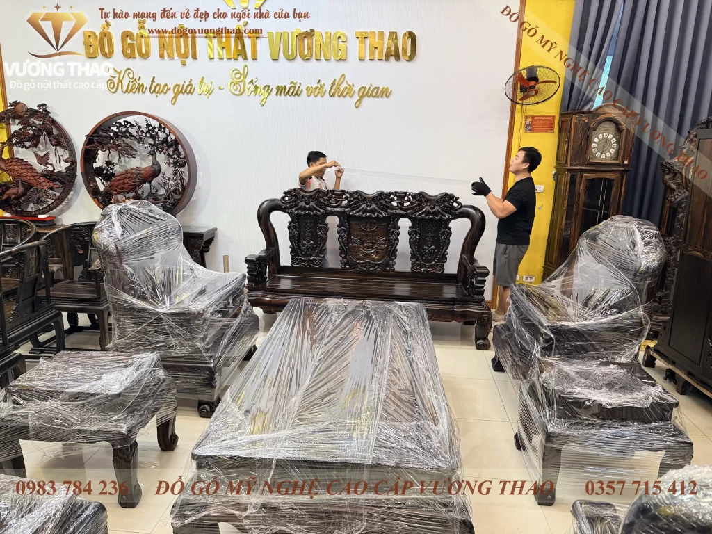 Bàn giao bộ bàn ghế Minh Quốc Voi cột 14 gỗ Mun hoa về Hà Đông (2069)