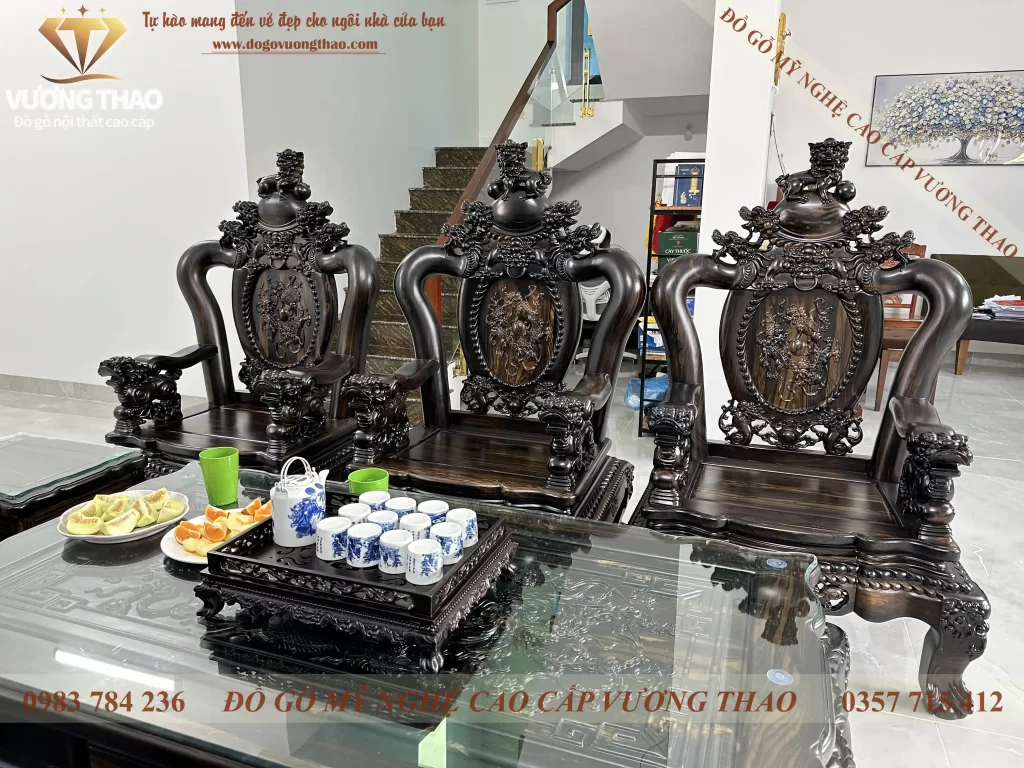 Bàn giao bộ bàn ghế Nghê 5 đầu cột 12 gỗ Mun hoa Lào về Sóc Sơn (2095)