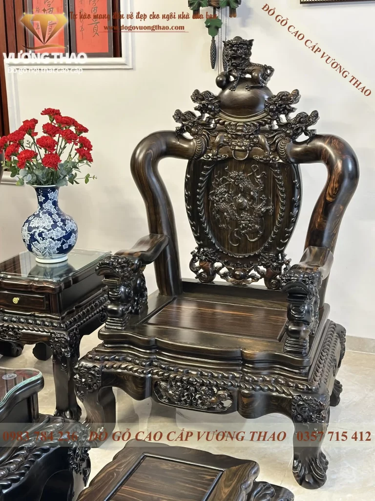 Bàn giao bộ bàn ghế Nghê 5 đầu cột 12 gỗ Mun hoa về Hưng Yên (2013)