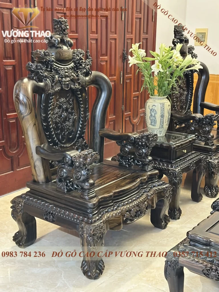 Bàn giao bộ bàn ghế Nghê 5 đầu cột 12 gỗ Mun hoa về Hưng Yên (2015)