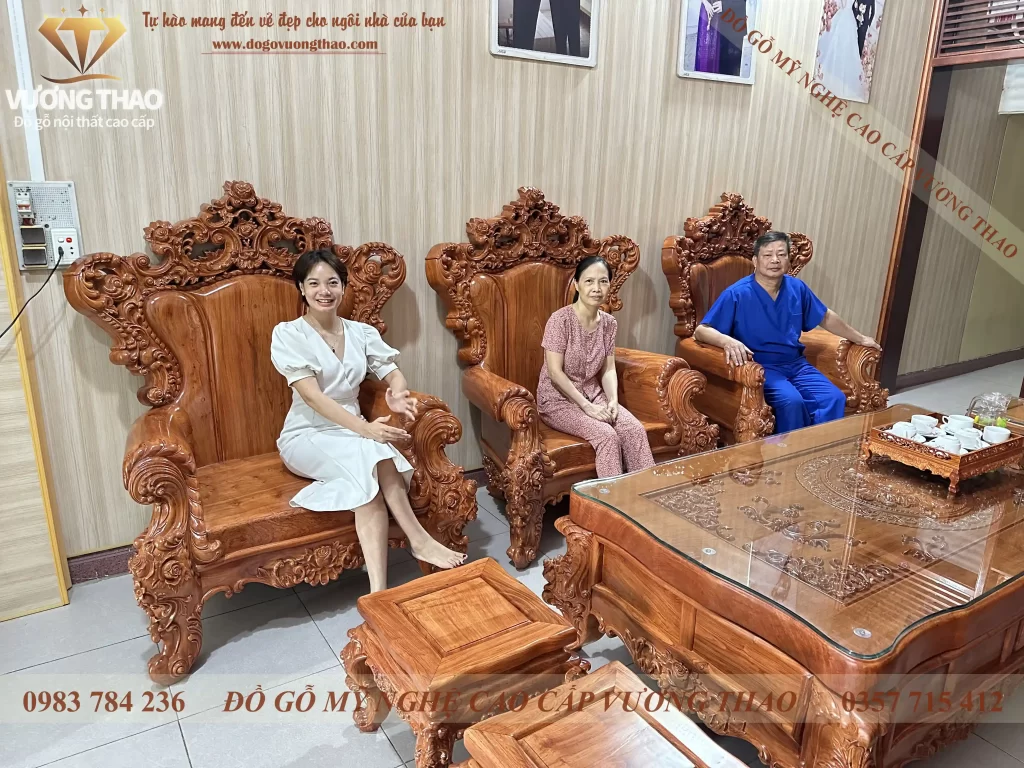 Bàn giao bộ bàn ghế Hoàng Gia Đại gỗ Hương Đá về Hải Dương (2131)