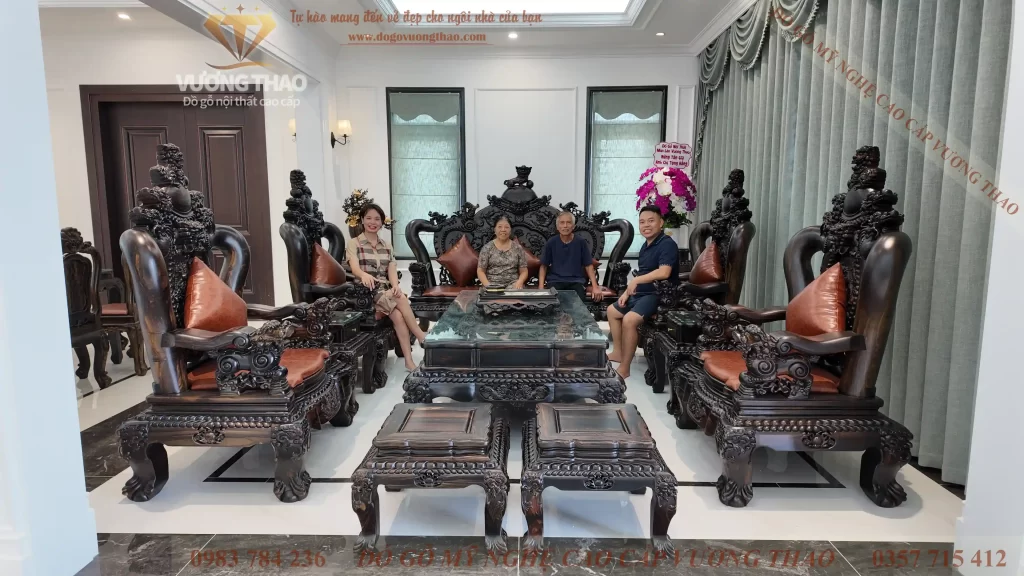Bàn giao bộ bàn ghế Nghê 5 đầu cột 14 gỗ Mun hoa Lào về Hải Phòng (2117)