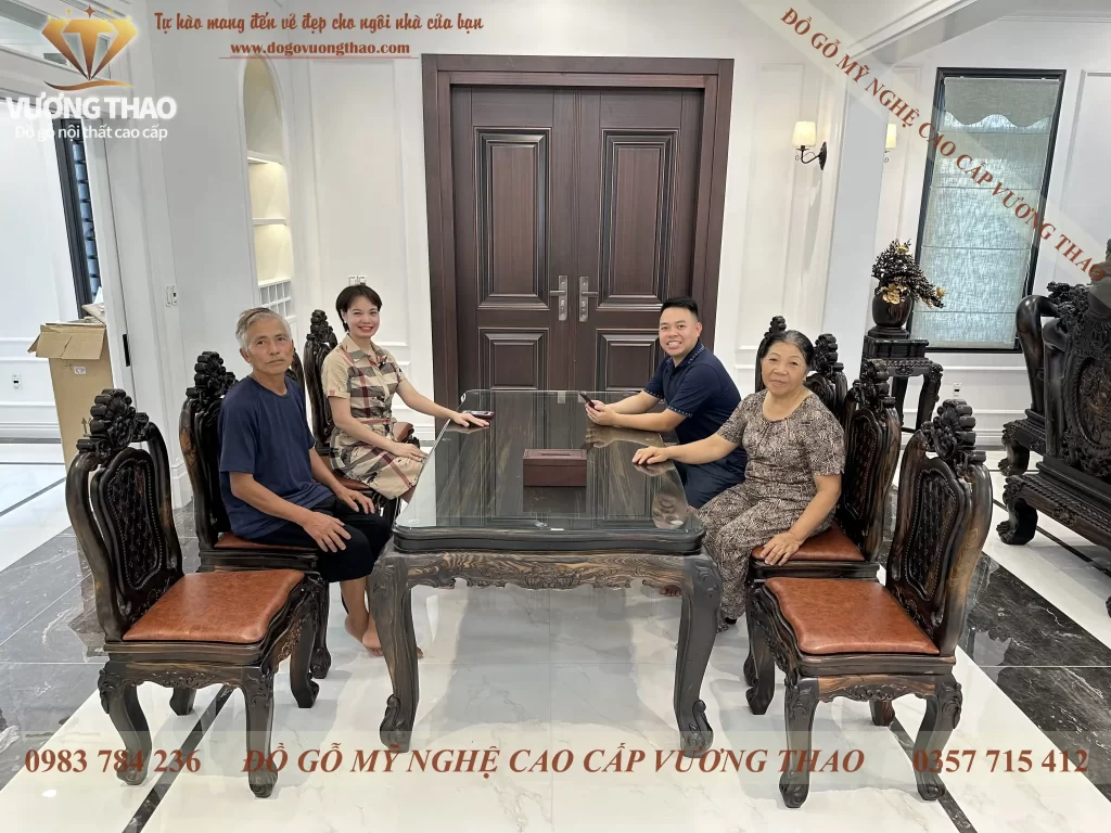 Bàn giao bộ bàn ghế Nghê 5 đầu cột 14 gỗ Mun hoa Lào về Hải Phòng (2118)