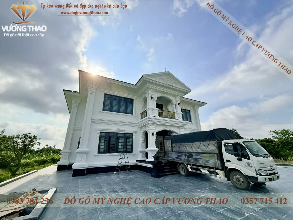 Bàn giao bộ bàn ghế Nghê 5 đầu cột 14 gỗ Mun hoa Lào về Hải Phòng (2119)