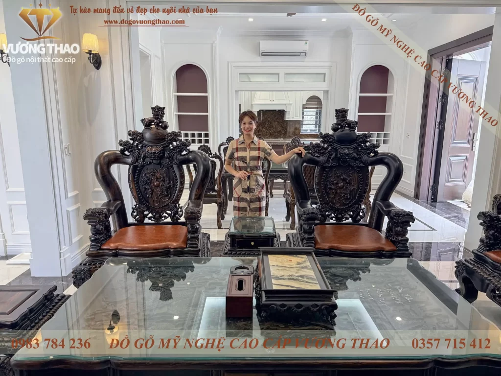Bàn giao bộ bàn ghế Nghê 5 đầu cột 14 gỗ Mun hoa Lào về Hải Phòng (2121)