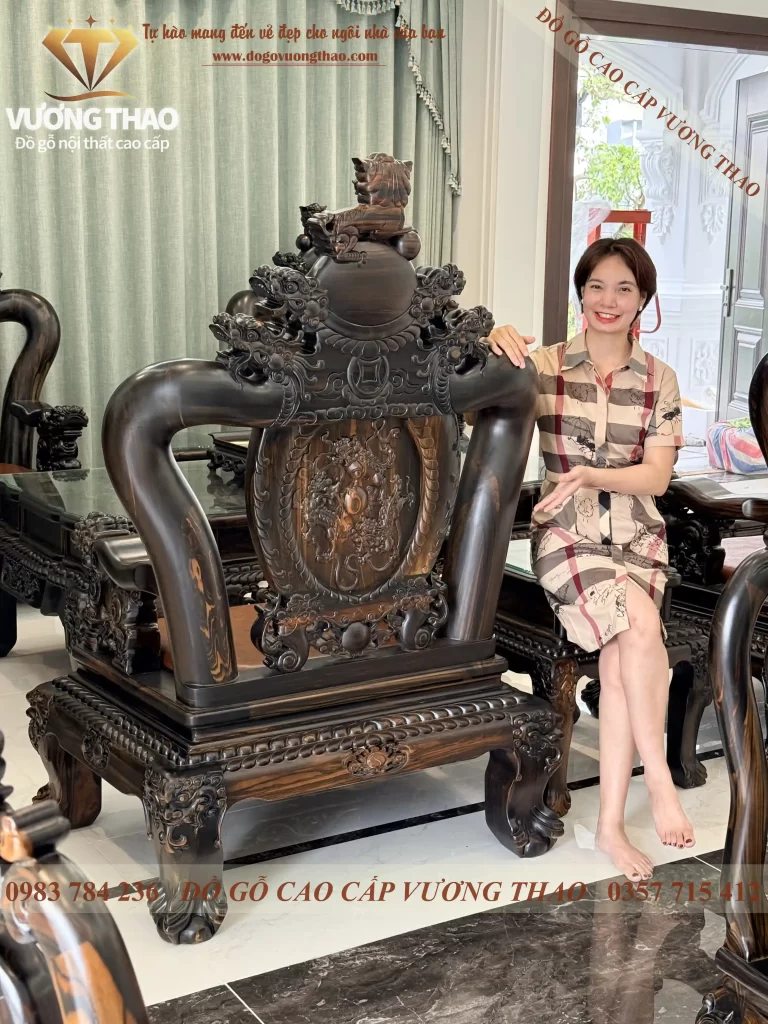 Bàn giao bộ bàn ghế Nghê 5 đầu cột 14 gỗ Mun hoa Lào về Hải Phòng (2124)
