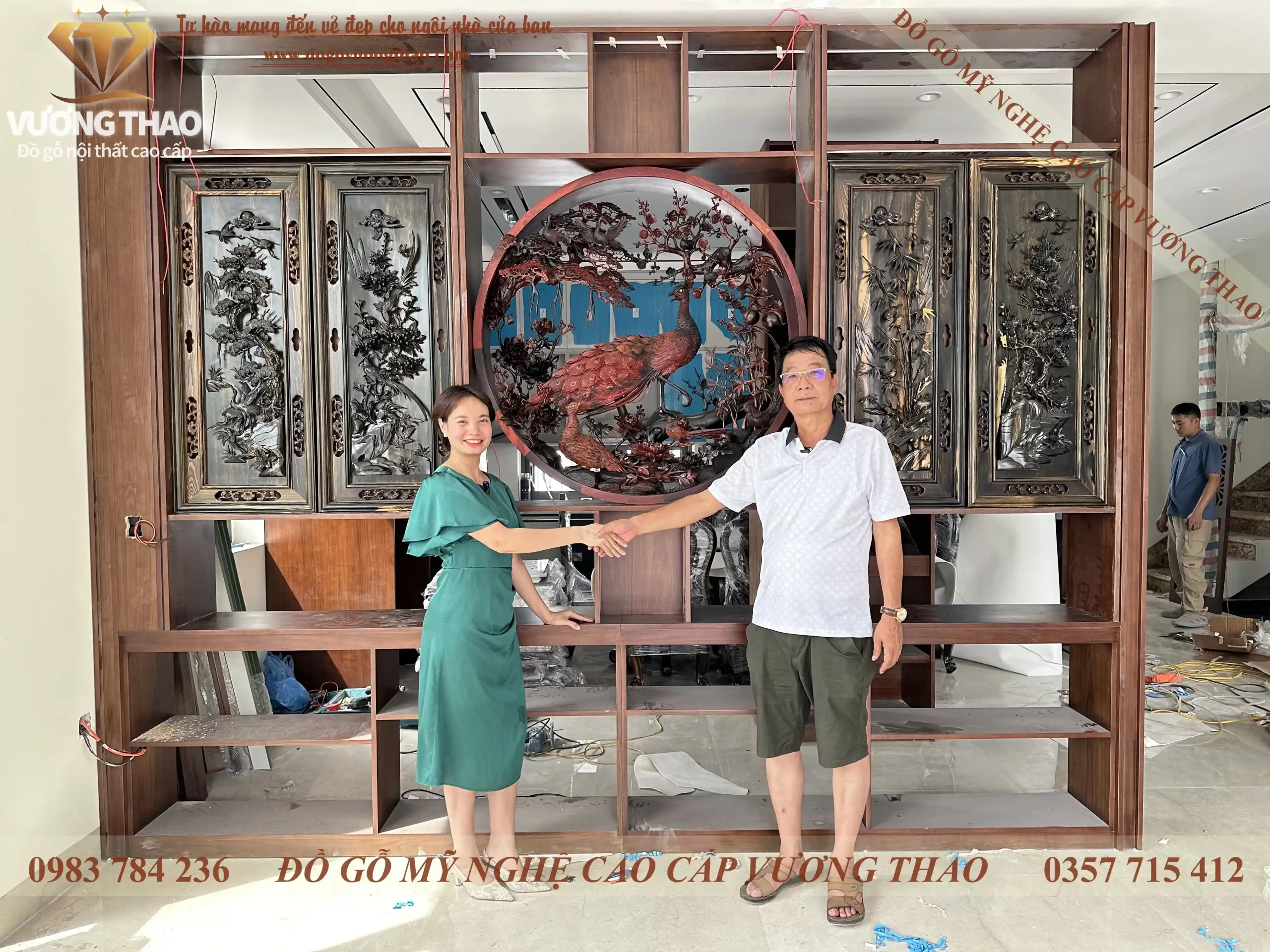 bàn giao tranh tròn phu thê viên mãn, tranh tứ quý, bàn ghế ăn về phú thọ (2137)
