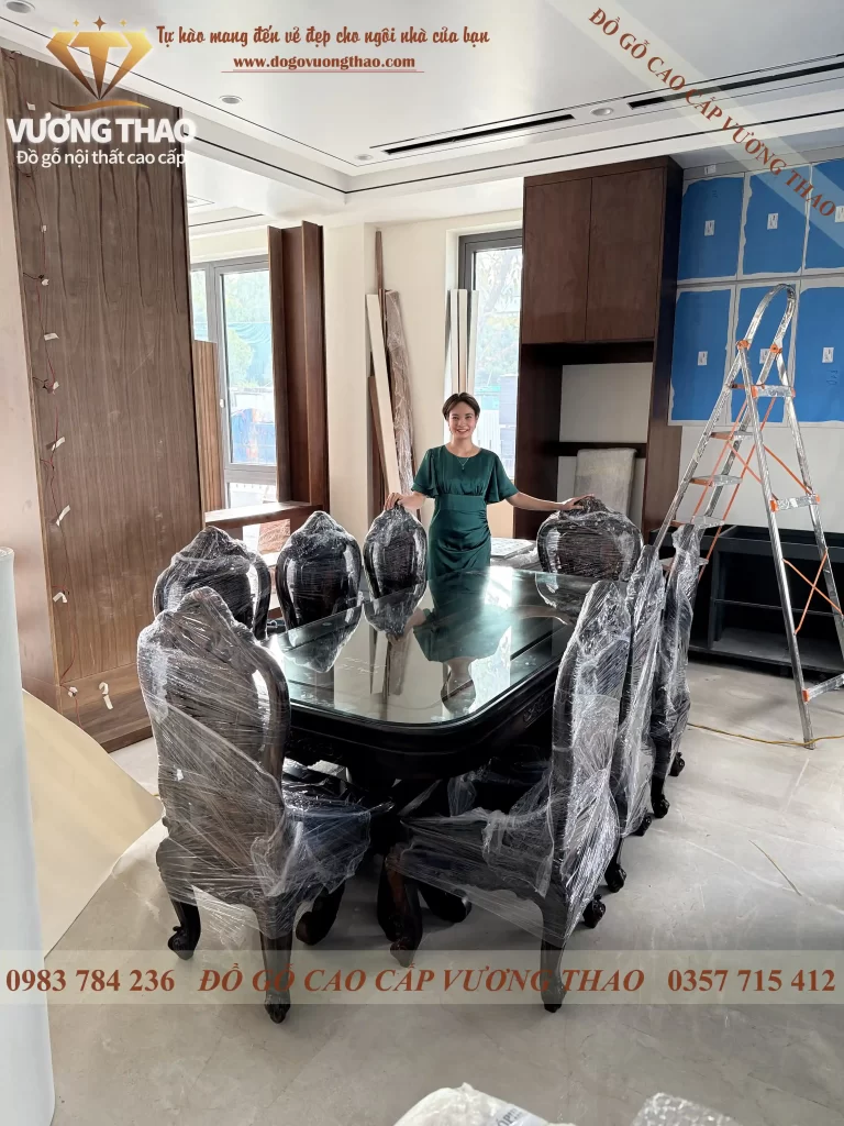bàn giao tranh tròn phu thê viên mãn, tranh tứ quý, bàn ghế ăn về phú thọ (2142)